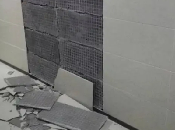 龙文瓷砖空鼓维修公司分享下龙文墙砖松动维修的知识